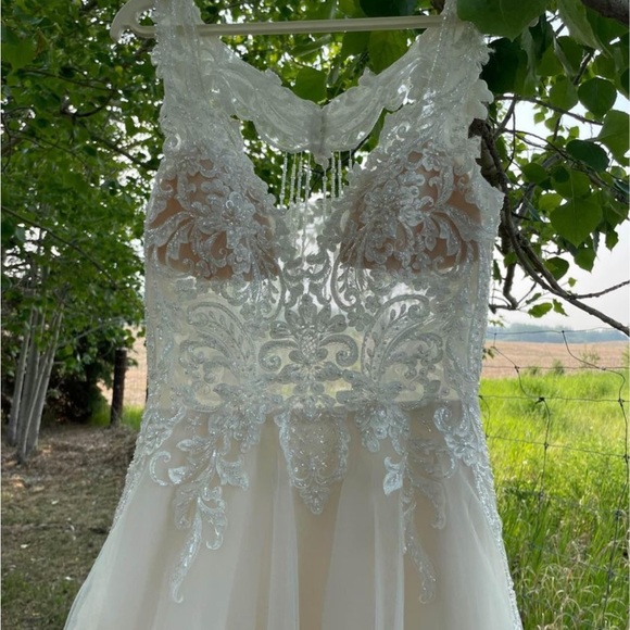 NEW Lucent Bridal gown. Bridal size 8 - Picture 5 of 6